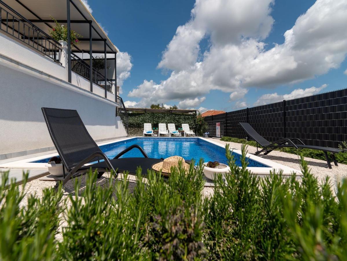 Scenic Sea View,Three Bedroom Villa With Pool โตรกีร์ ภายนอก รูปภาพ